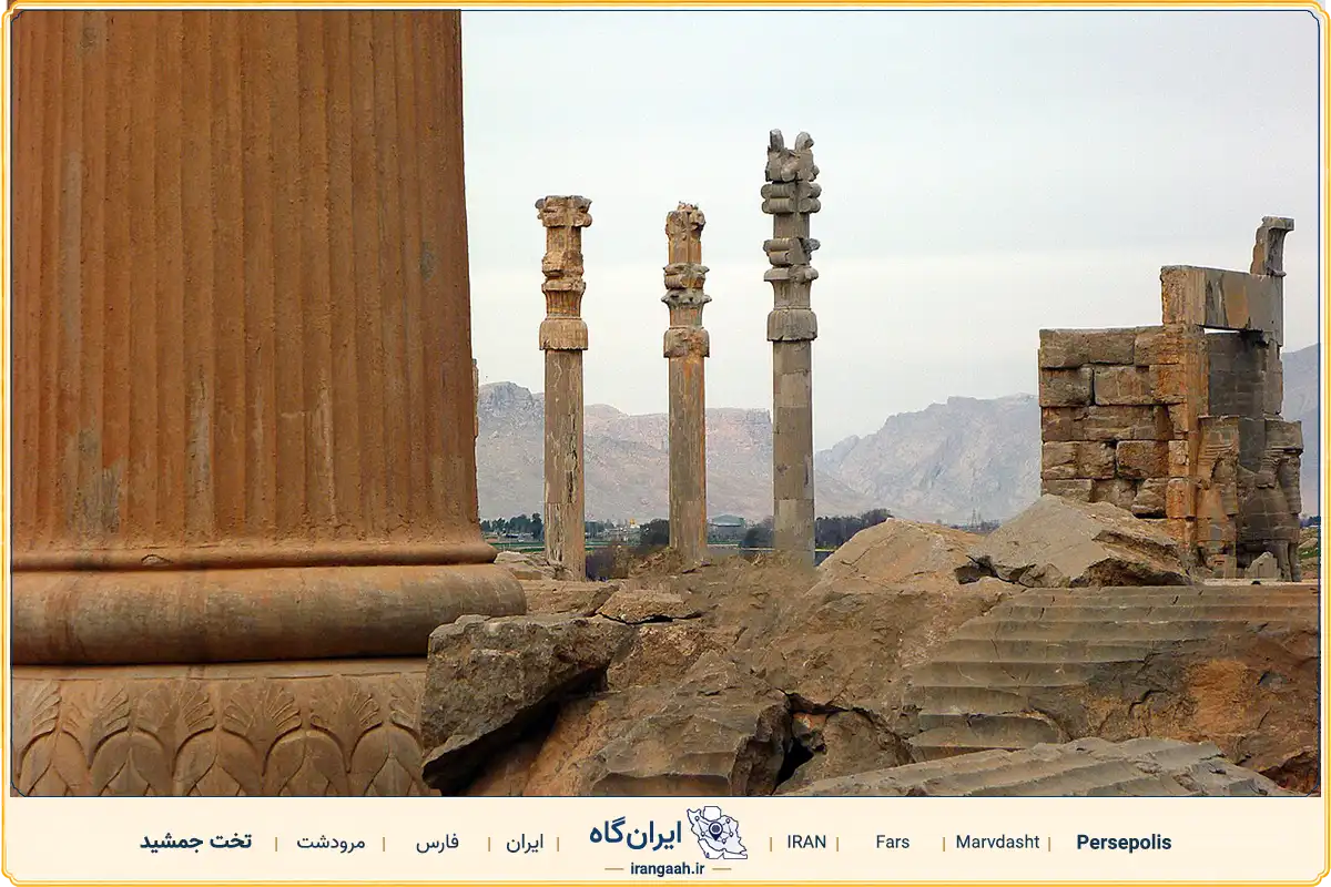 سه سرستون خالی تخت جمشید
